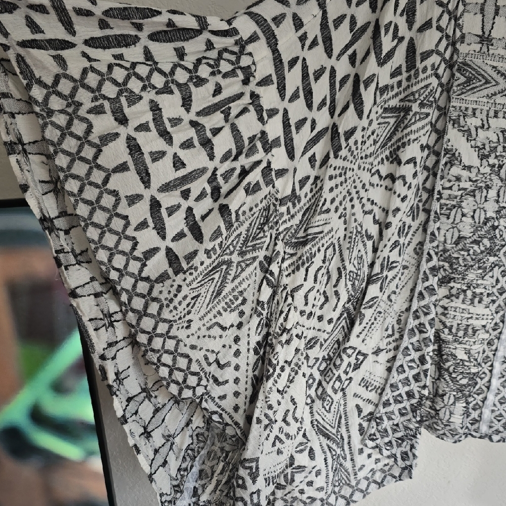 Anthropologie Black and White Aztec Open Kimono - Picture 4 of 5